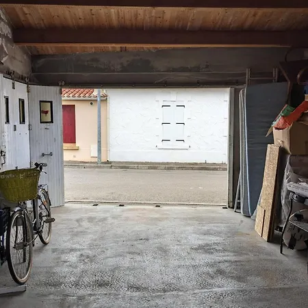 Сasa de vacaciones Between Port And With Garage