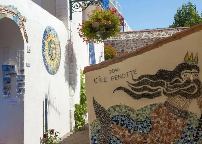 Between Port And With Garage * Les Sables-dʼOlonne