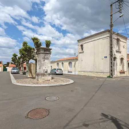 Between Port And With Garage Holiday home *