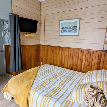 Feriehus Between Port And With Garage *