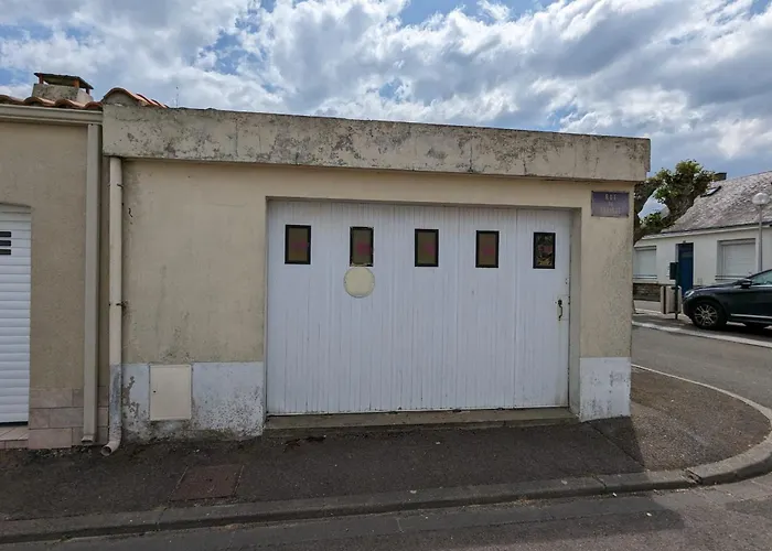 Between Port And With Garage *