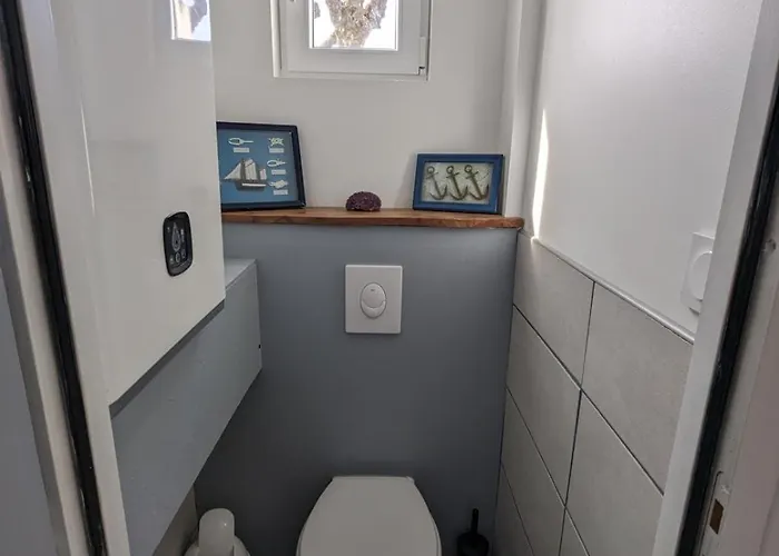 Between Port And With Garage * 莱萨布勒-多洛讷