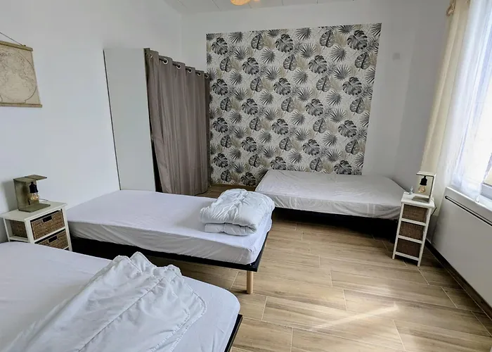 Between Port And With Garage * 莱萨布勒-多洛讷