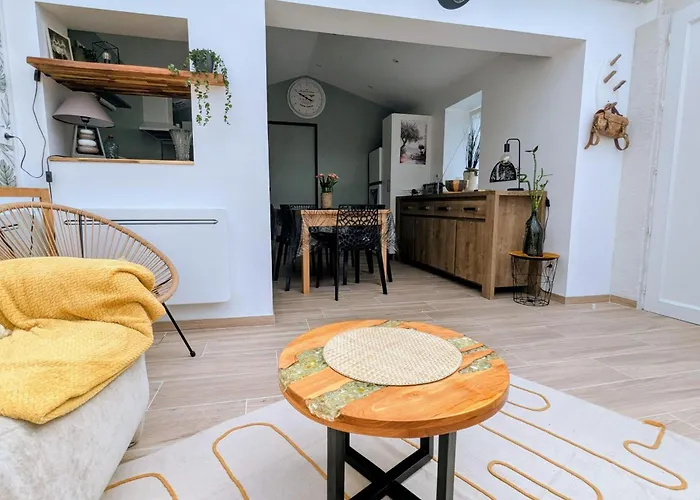 Between Port And With Garage 펜션