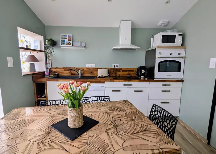 Between Port And With Garage 度假居 莱萨布勒-多洛讷